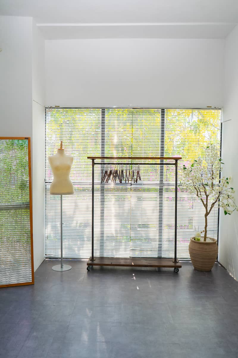 Room 2 - Giá treo quần áo di động và mannequin